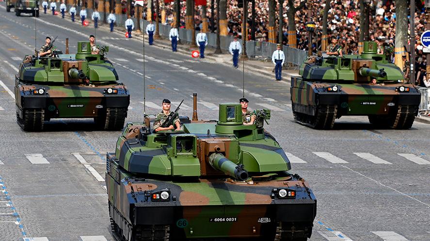 此国购中国坦克，阅兵结束就退货，想求租无人机时，霸气送其4字