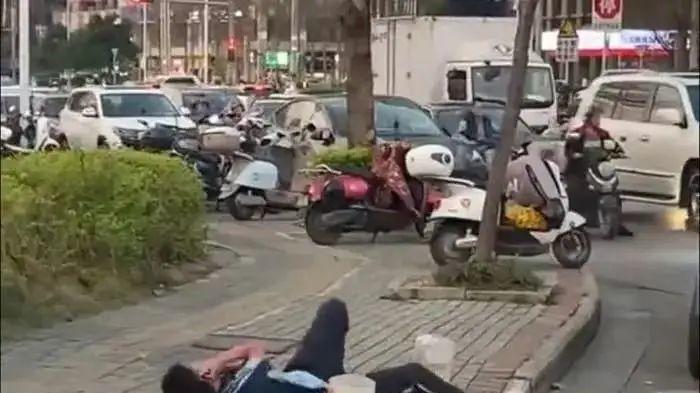 刺痛人心！陕西咸阳一4岁女童在家中被蜂群攻击，送医后抢救无效死亡。