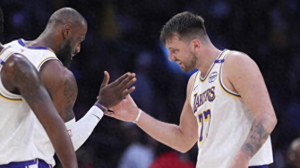 不在今天，詹姆斯差一分创纪录，最后四分钟就是投不进