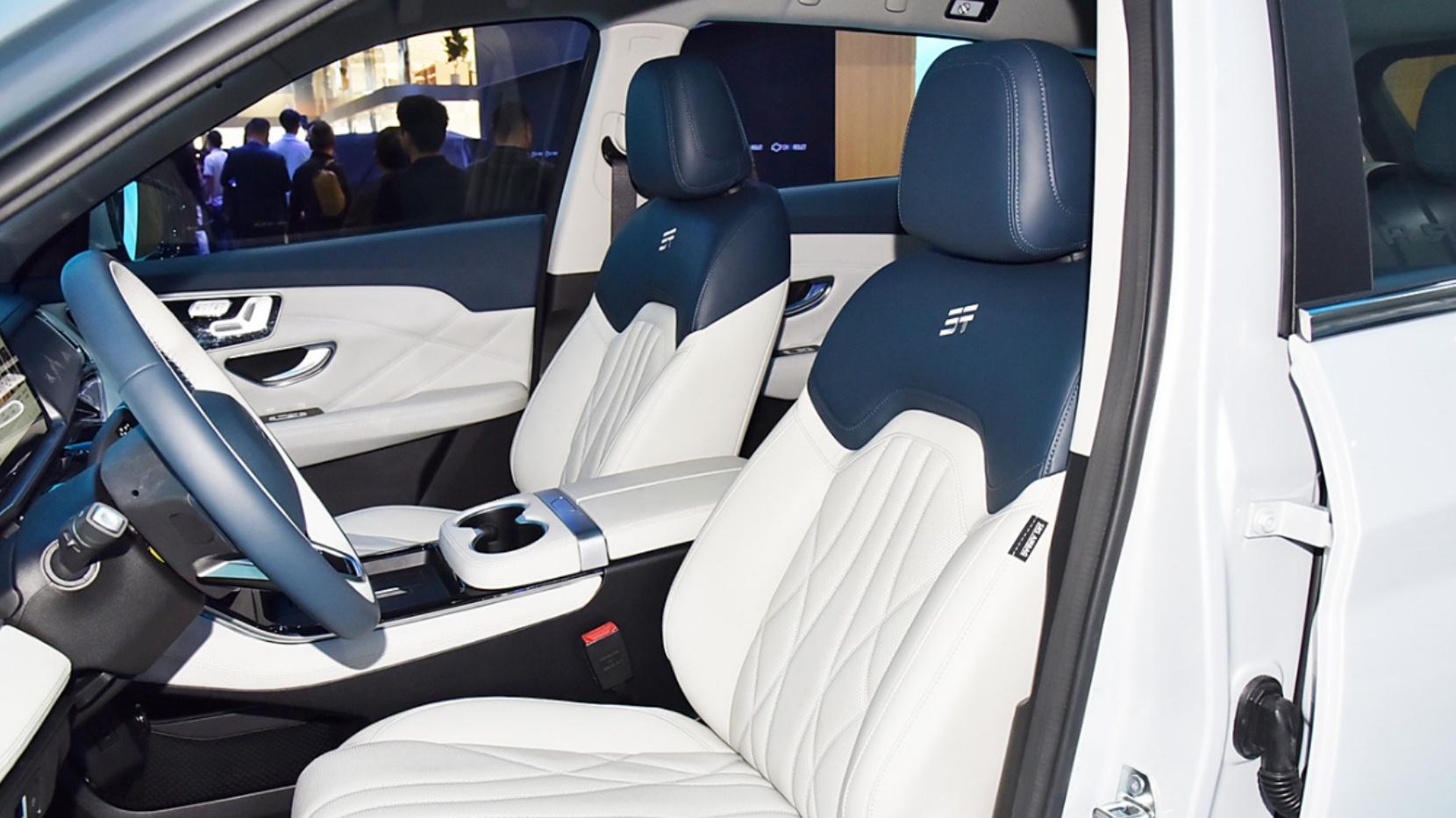 12.98万元起售的插电混动SUV，配备冰箱彩电，续航1300公里