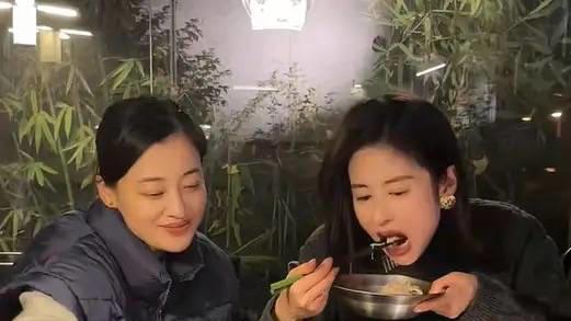 梅婷别墅生活曝光！公婆穿得像村里人却承包菜地备嫁妆，这操作看呆网友