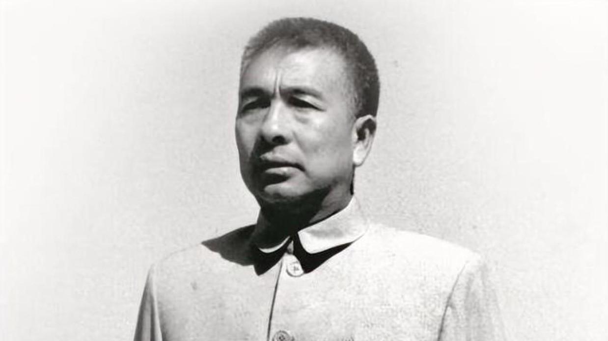 华国锋晚年接受采访，其子悄悄告诉父亲合影的一习惯，事关毛主席
