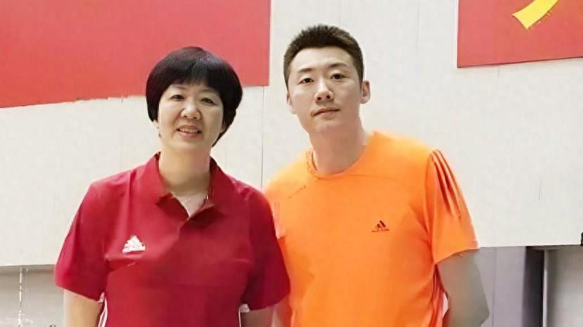 郎平第二次执教中国女排，在教练团队中安插了一个“关系户”