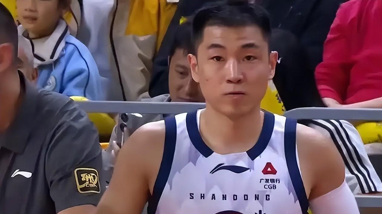 徐杰和高诗岩赛后礼节性互动！