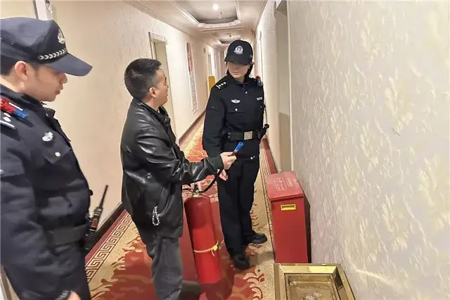 红花岗公安开展“冬季守护”第三次集中清查整治行动