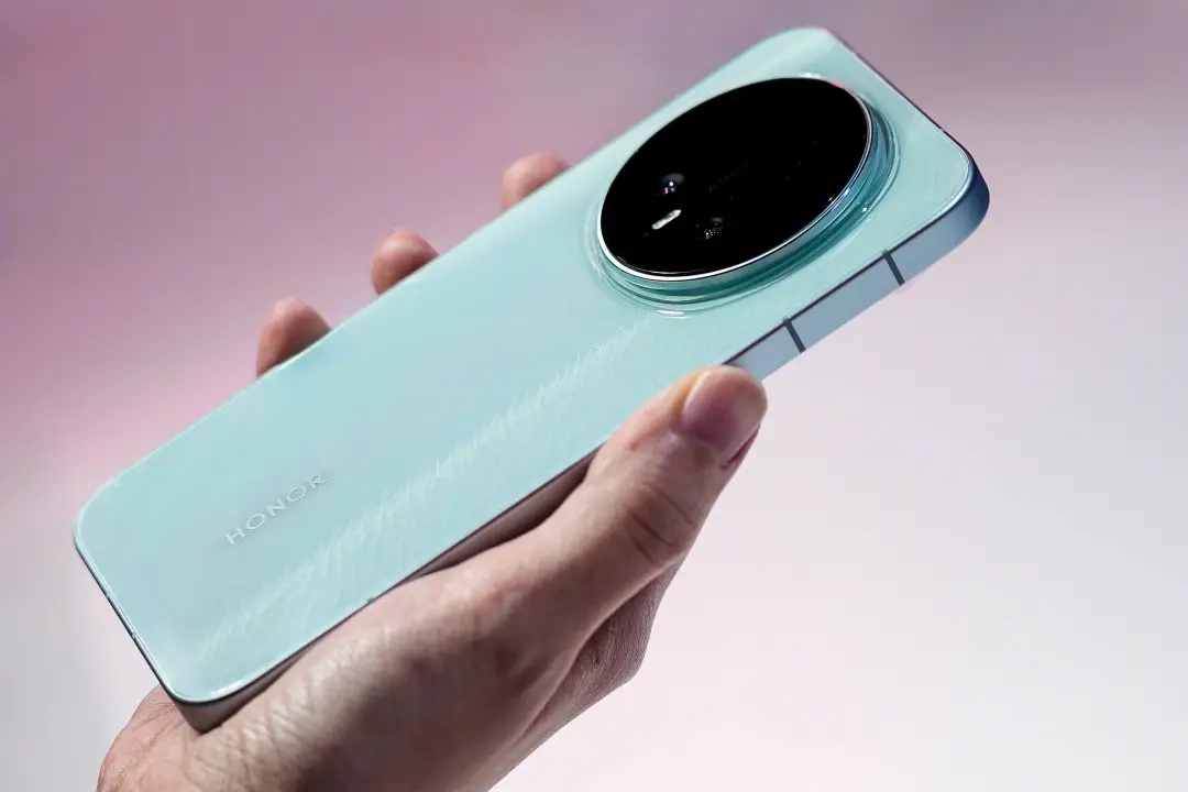 荣耀Magic8 Ultra入网：7000mAh+双3D解锁，这配置有点离谱！