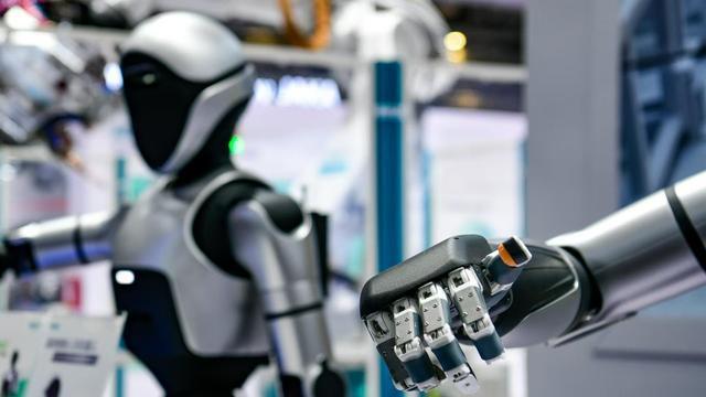 不是车，是跟屁虫？奇瑞申请伴随者专利，识别人脸还能避障