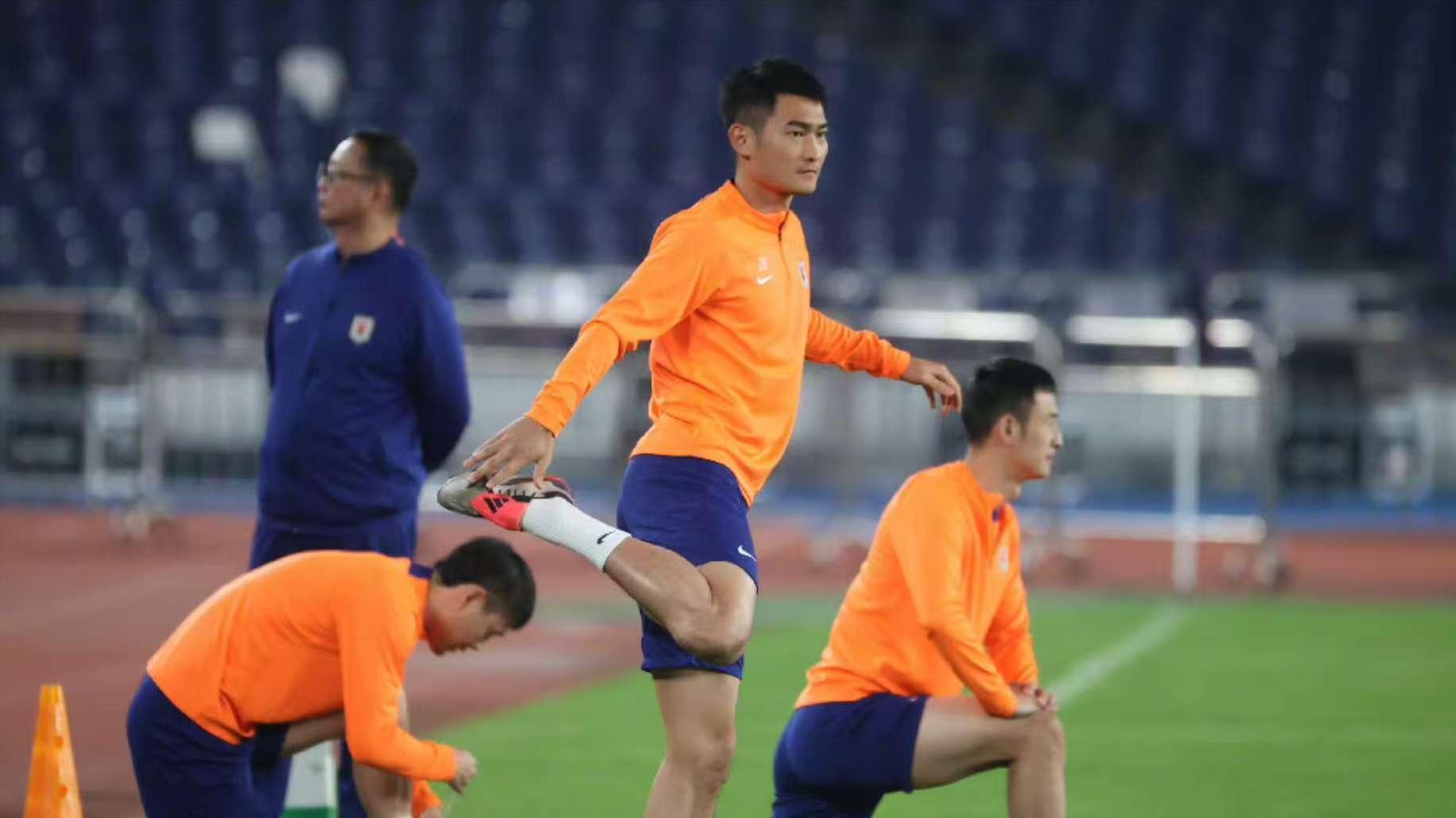 前泰山国脚3次换队：从主力后腰到无球可踢，再到遭遇重伤