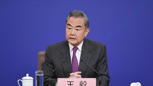 印巴交火，印未通知突然开闸放水，巴铁拨通中国电话，王毅表态了