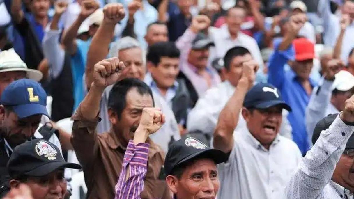 这个弹丸小国“亲美反华”，却选出一亲华总统，此人有什么背景