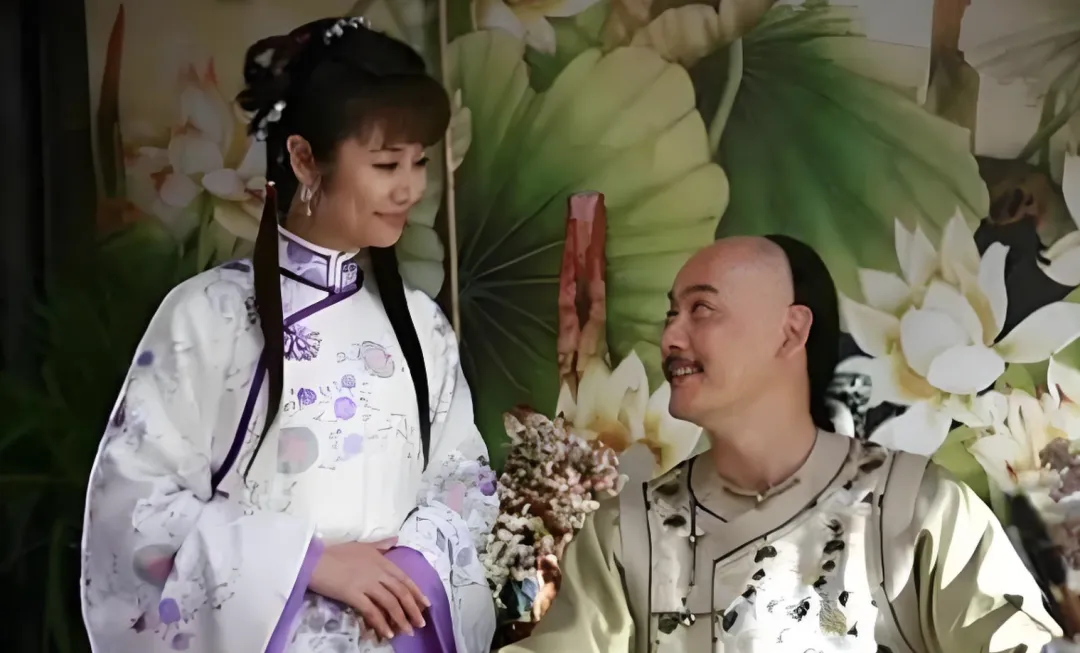乾隆出上联：两人土上坐，爱妃的下联让他连连叫绝
