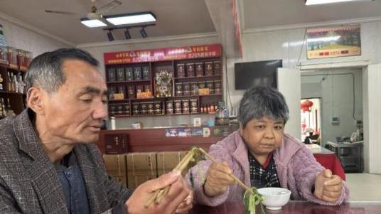 看了那个当洗碗工的211本科毕业生，我想起了179分上名校的女星那尔那茜