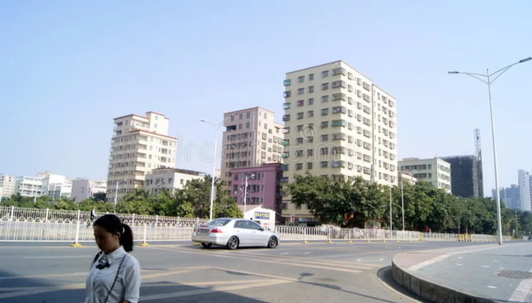 从400元到2300元！深圳房租暴涨500%背后的真相: 一栋楼就是一台印钞机! 打工人住酒店比租房便宜！