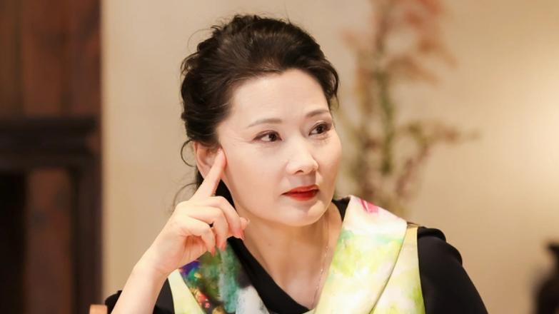 何赛飞：十年丁克终成慈母，越剧名伶的爱情抉择