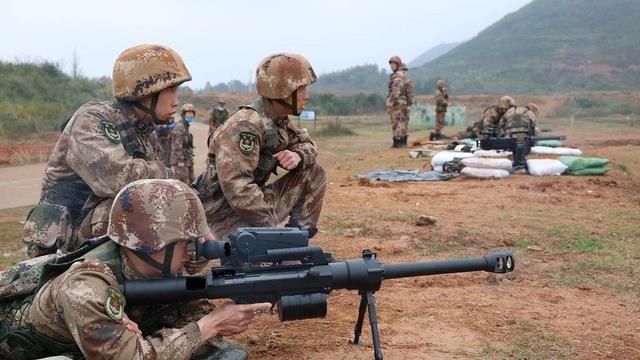 口径加大，创造神话！解放军对狙神器威力惊人，15米内片甲不留