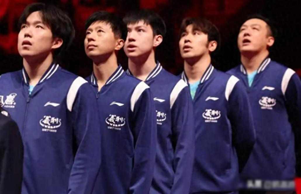 许昕赛后幽默调侃年龄，提及家人时神色黯然，坦言愧对家庭与同事。