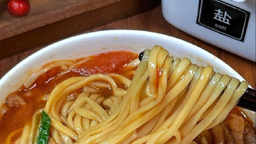 番茄肉丝面：一碗浓汤，盛满家的温馨与满足