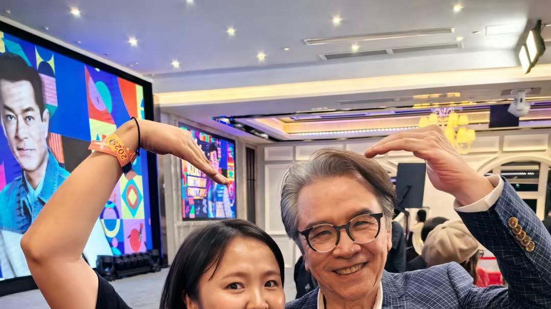 55岁古天乐生日大摆50桌，没结婚被派红包利是，胡枫姜大卫都来了