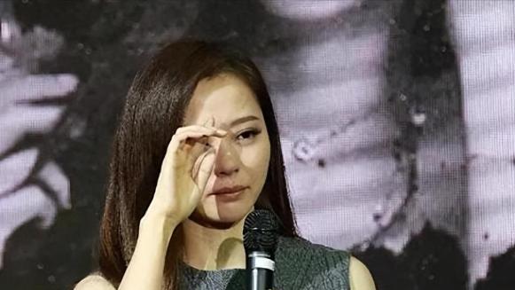 提到张靓颖都知道她歌唱得好，但是没想到她在感情上也有那么疯狂的一面