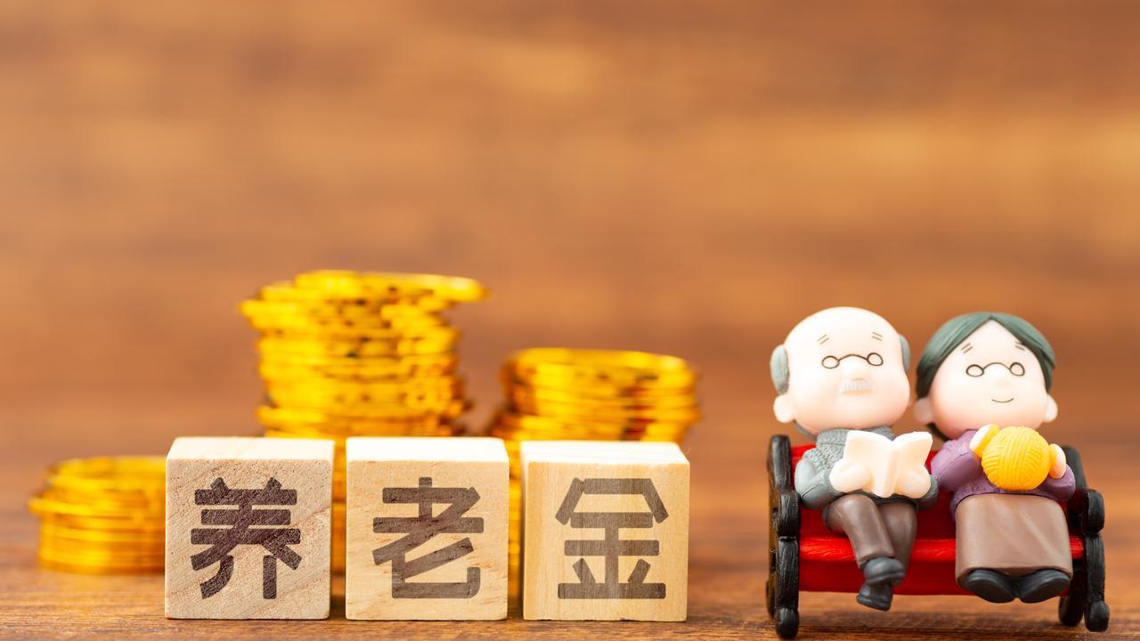 为啥越来越多的年轻人，羡慕老人的养老金呢？这些原因太现实