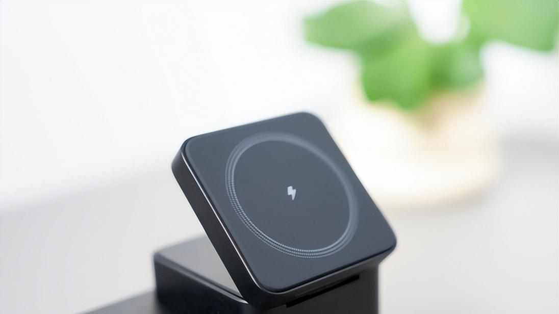 299元的桌面充电中心，让我扔掉了所有充电头