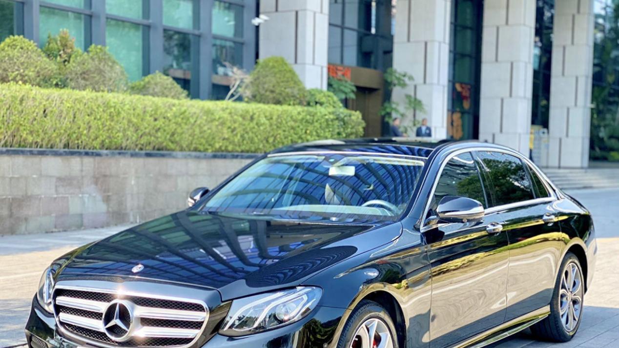 20年奔驰E300L，一手车况，6万公里，预算30万如何选豪华轿车？
