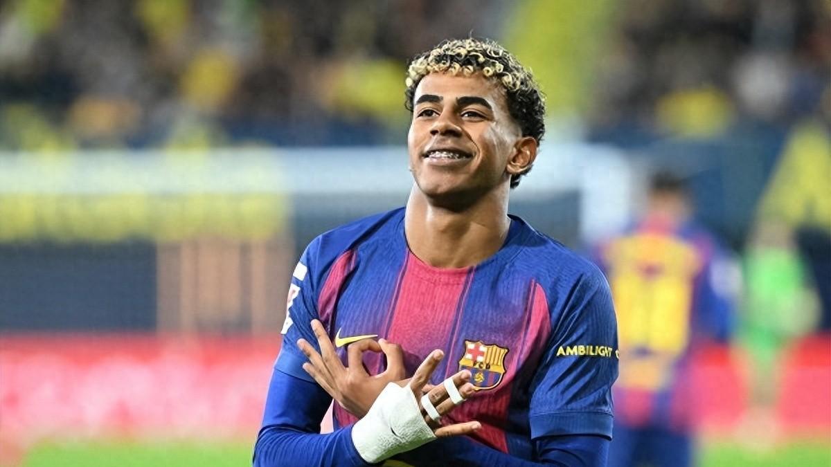 亚马尔开自己的VLOG频道，拍摄旧住宅展示最珍贵的足球