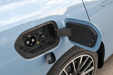 10万级纯电轿车新标杆：配备激光雷达，年轻人喜爱的第一台车！