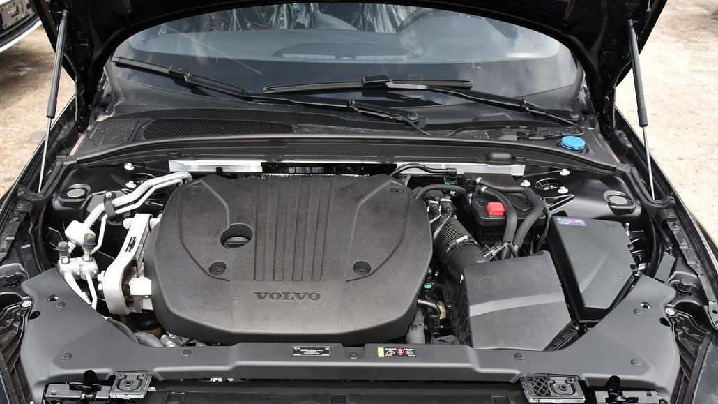 裸车价跌破20万元，搭载2.0T 48V轻混，沃尔沃S60可以冲吗？