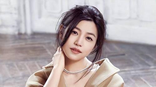 陈妍希离婚后首次晒照，圆脸瘦成锥子脸