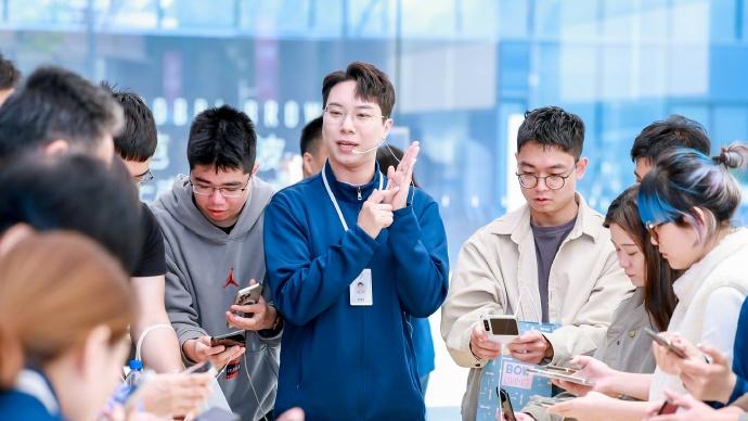 鸿蒙5赋能华为Pura X，阔折叠重塑用户使用感受