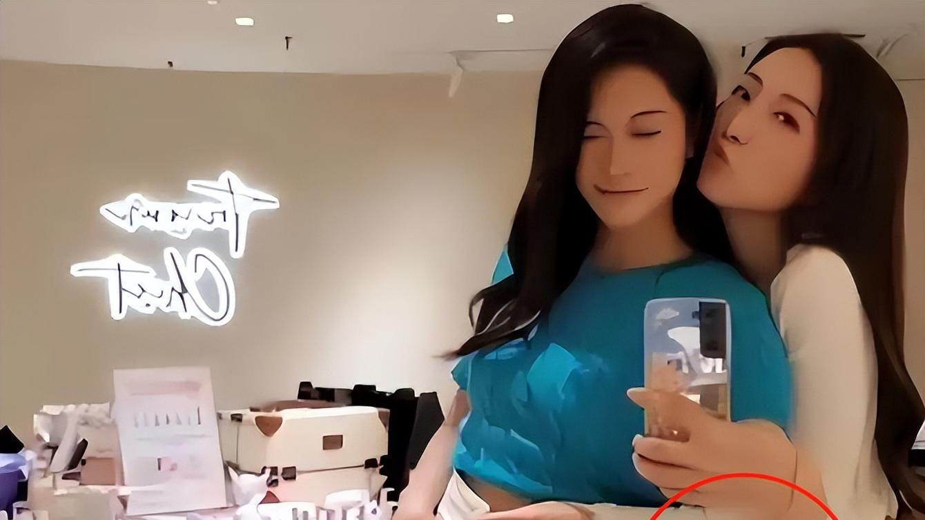 李泽楷女友罕见露面！肚子凸起疑长胖，转型成功再开新店