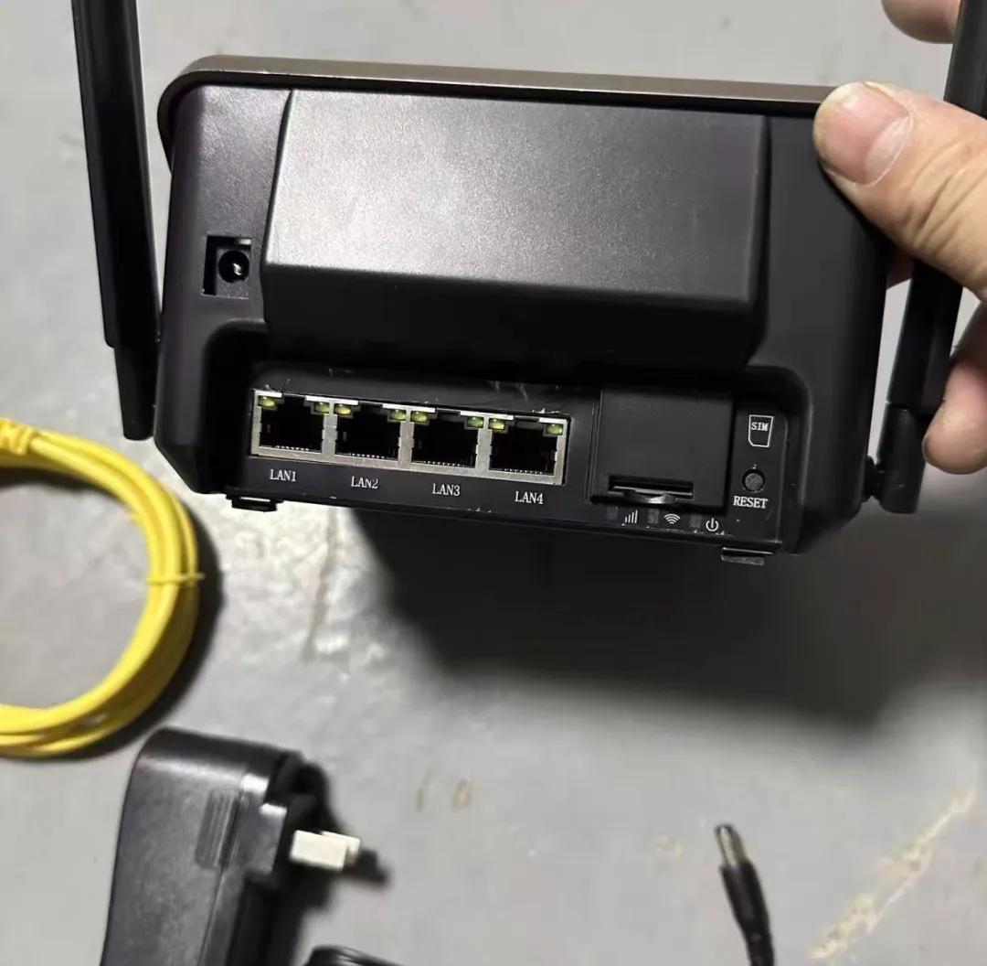 19元的移动无线路由，插卡4G流量转WiFi，还带一块小屏幕