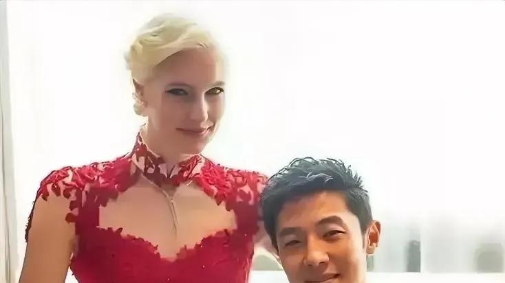 撒贝宁李白夫妇的爱情故事



撒贝宁和李白的爱情故事，中西合璧，像一部跌宕起伏