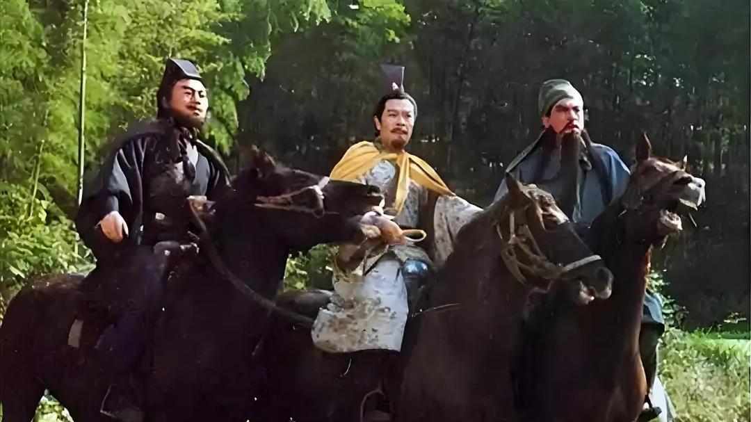 青龙偃月刀下，颜良欲问却亡，关羽此举算光明磊落还是阴险狡诈？