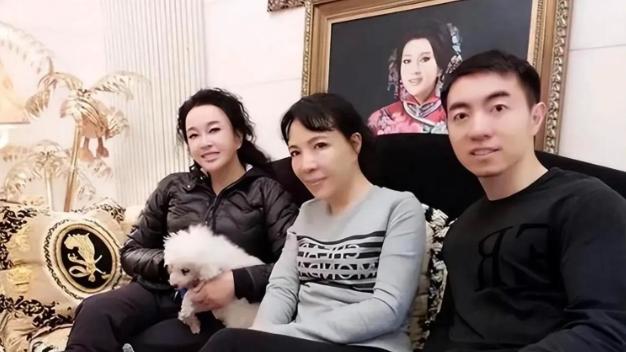 74岁刘晓庆遭遇“吃绝户”，丁克家庭得警醒啊！