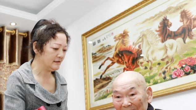 在安徽淮北，有位九十多岁的老人，平日里沉默寡言。谁能想到，这位不起眼的退休矿工，