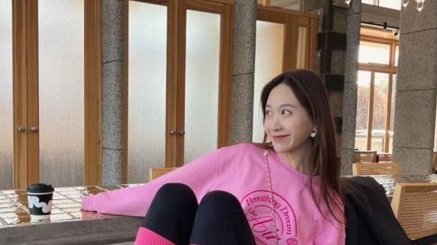 杭州女生是真会穿！满街都是“卫衣+瑜伽裤”，却个个洋气又好看