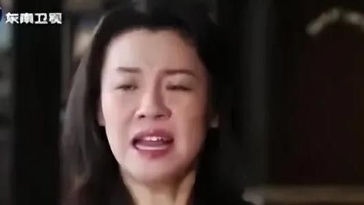 她与名导同居三年却惨遭抛弃，转身下嫁穷小子后竟还突然逆袭！