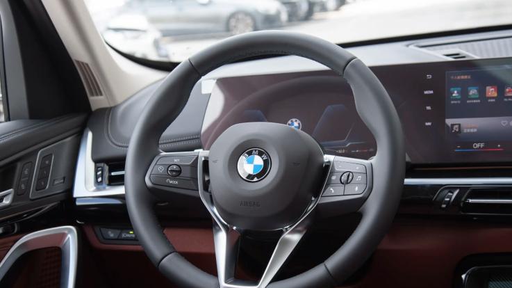 全系2.0T高功率动力，大五座布局，宝马X1如何选，干货分享