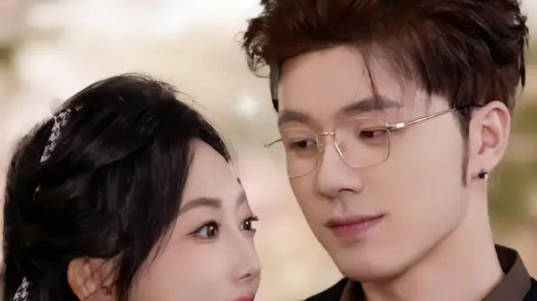 《闺蜜的大哥很凶，但他喊我宝宝》热播中，甜蜜反差萌动人心弦