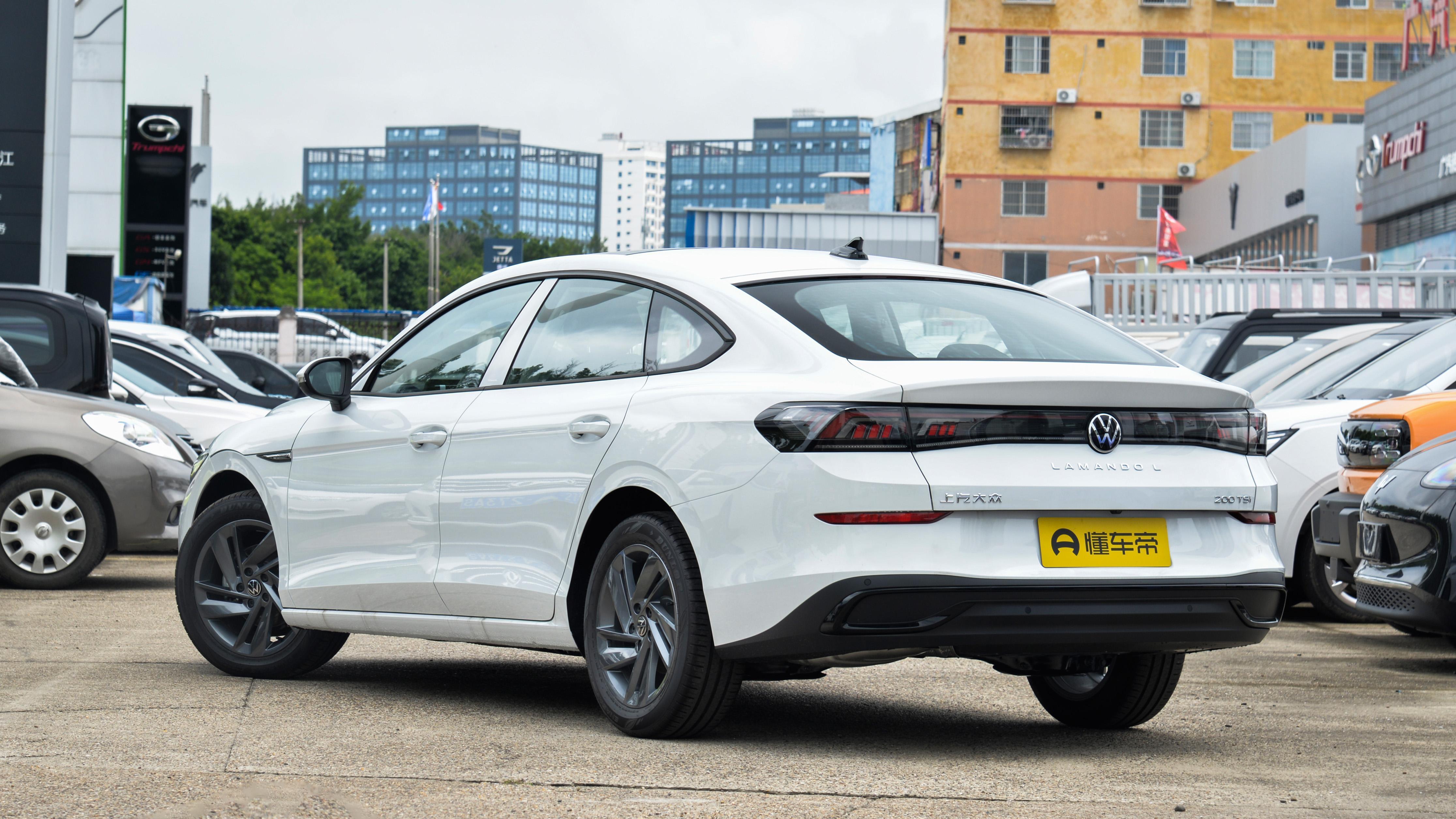 降价超过3万元，搭配无边框车门溜背车身，合资轿车可以看看它