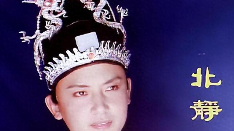北静王送鹡鸰香串，贾宝玉无知当成宝，林黛玉一眼看破他用心歹毒