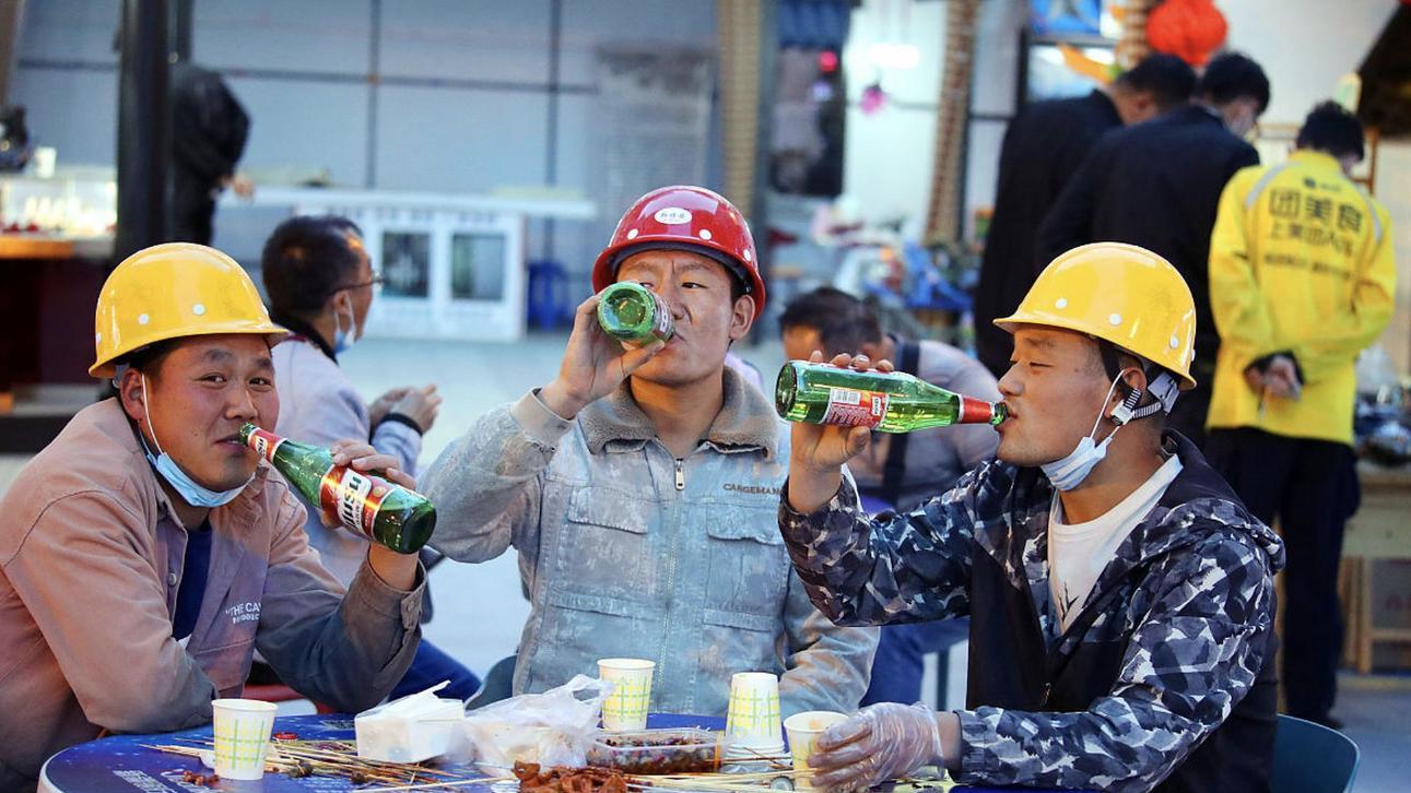 风水轮流转：高端酒卖不动了？散酒生意竟意外成酒商香饽饽！