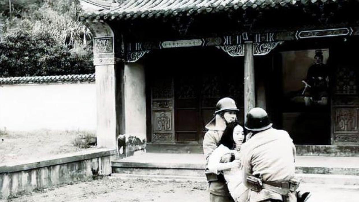 1937年，日军在村里找“花姑娘”，随军记者写下了残忍的一幕