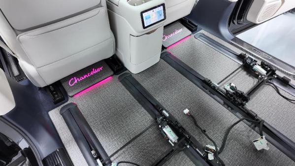 领克 900 与尚饰丽雅布纹地板：重塑豪华 SUV 座舱美学