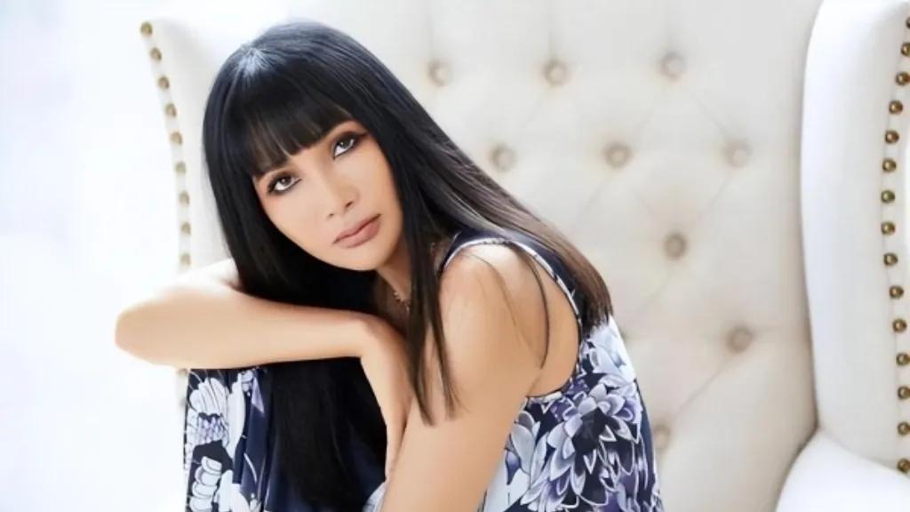 泪目！她曾用歌声惊艳一个时代 如今却要和舞台永别