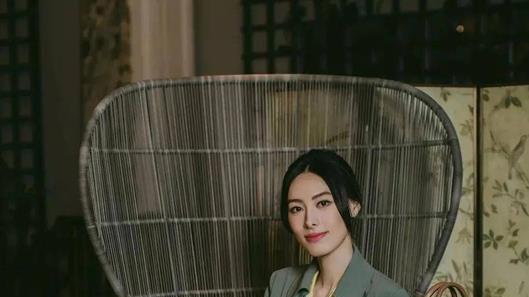 “薄风衣”最流行的6种穿法，巨时髦