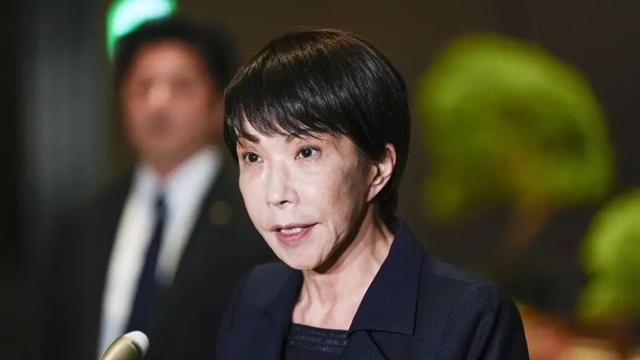 台防务部门通报，解放军福建舰首次穿越台湾海峡