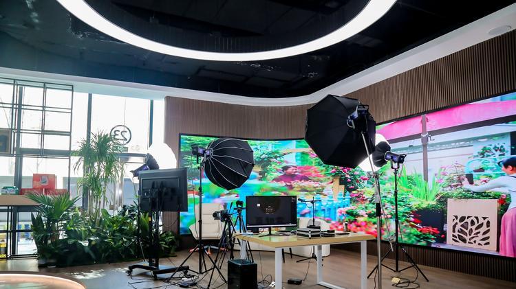 杭州网红经济崩了？曾日入过万的 "造梦圣地"，如今中介蹲守抢租客